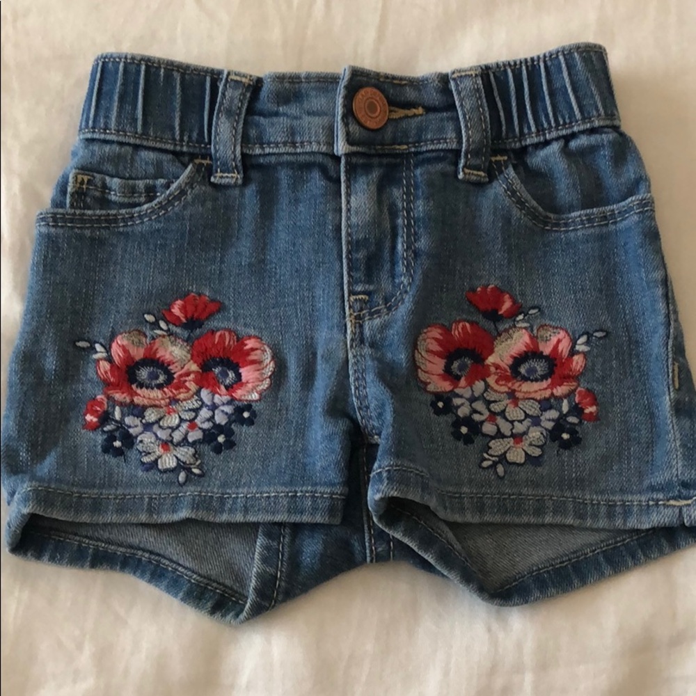 Gap 2T embroidered shorts
